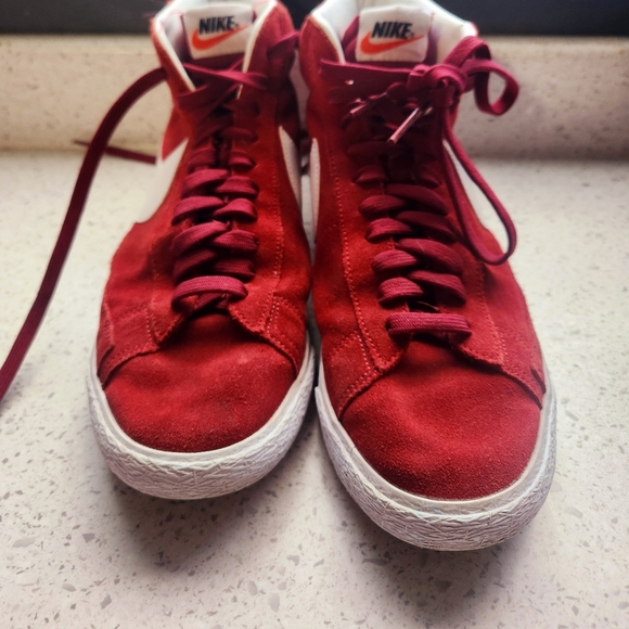 Size 9  Nike Blazer Mid Premium Red/Burgundy great condition - Picture 13 of 14